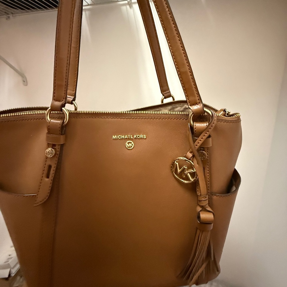 Michael kors tote